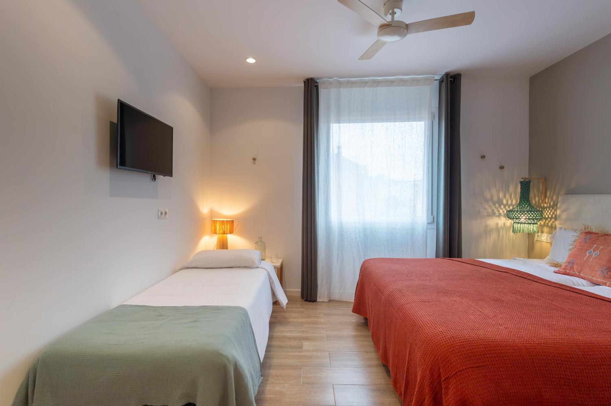 Hostal Boutique Es Portalet Сан Фелиу де Гиксолс Стая снимка